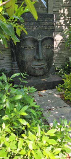 Asiabrunnen im Garten